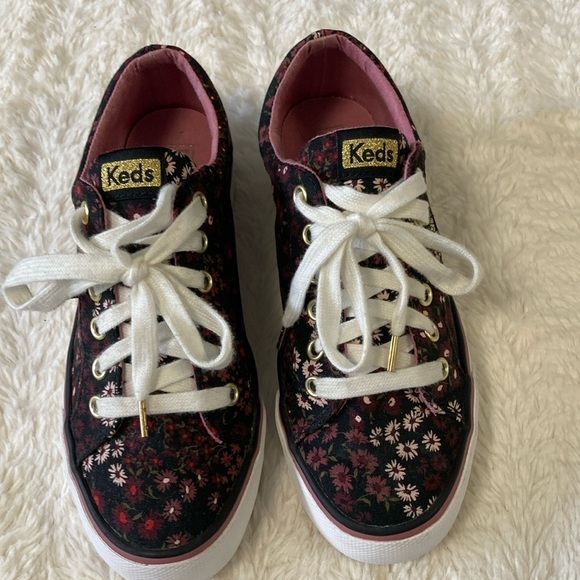 Keds Women's Jump Kick Floral Sneaker - Picture 2 of 13